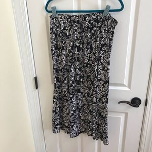 2 For $20 🔥 Notations Long Black & White Skirt